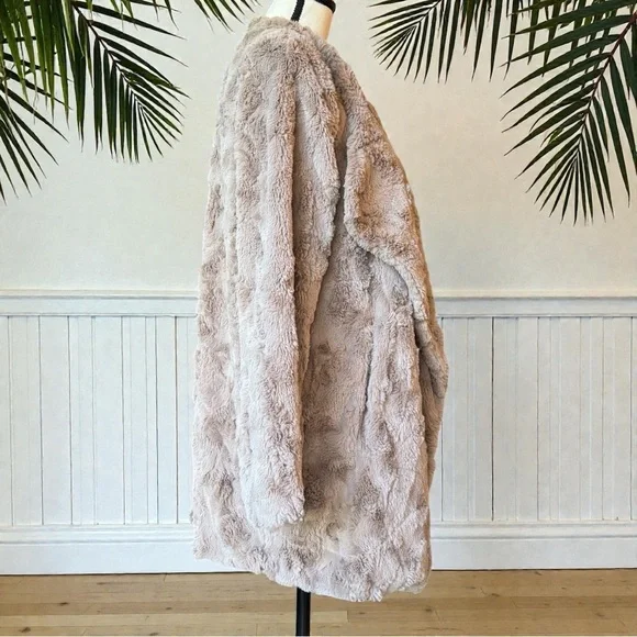 BB Dakota Tucker Wubby Draped Faux Fur Jacket Coat – Tan – Size M – NWT - Picture 3 of 16